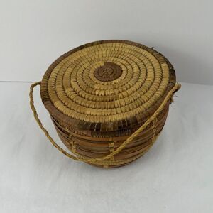 VTG  Native American Coiled Grass / Raffia Lidded Sewing Basket  EUC